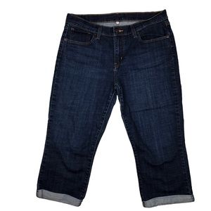 LEVI’S Classic Fit Cuffed Capri Jeans